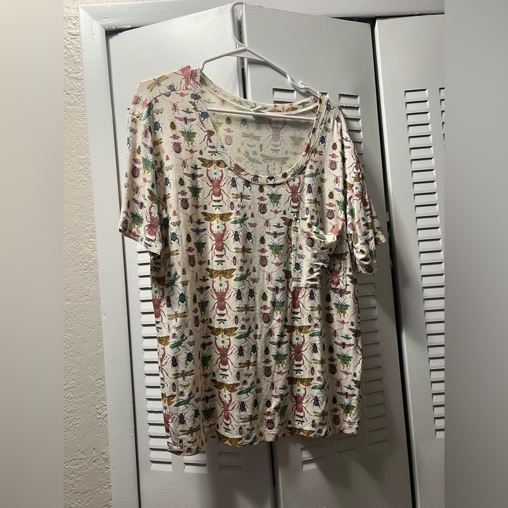 Kate Quinn insects women’s t shirt